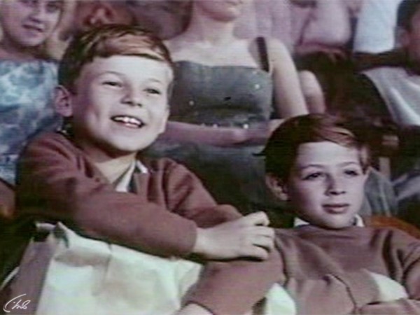 Девочка на шаре