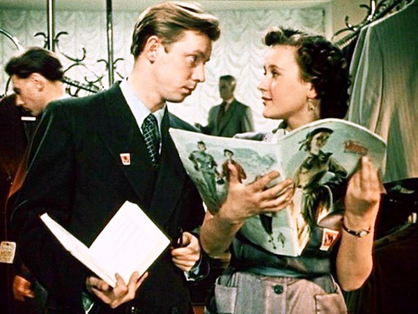 За витриной универмага (4)