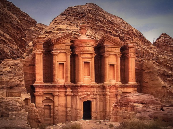 Петра: тайны древних строений