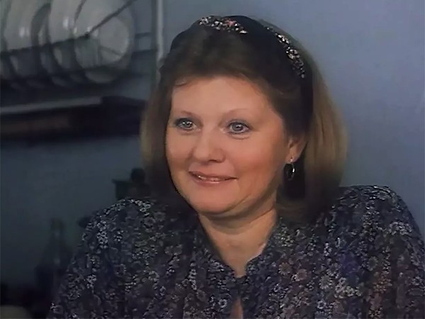 Эта женщина в окне...