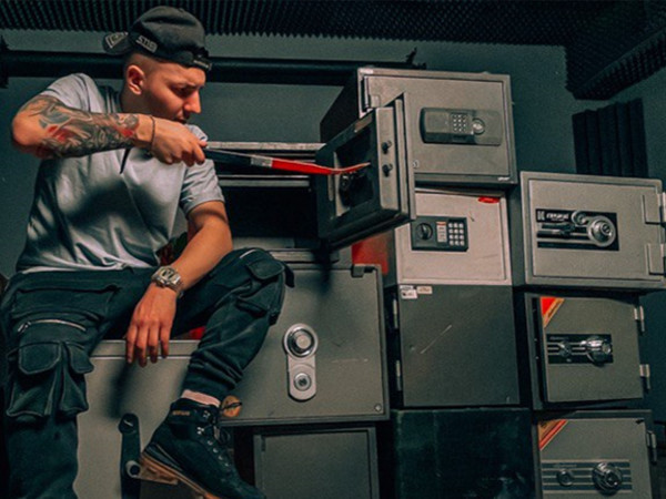 Искатель сокровищ. Антон Лазарев