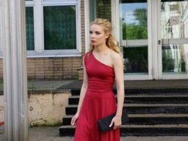 Королева при исполнении