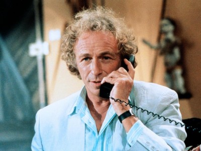 Налево от лифта