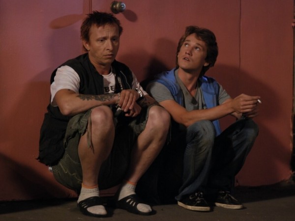 Поцелуй сквозь стену (2)