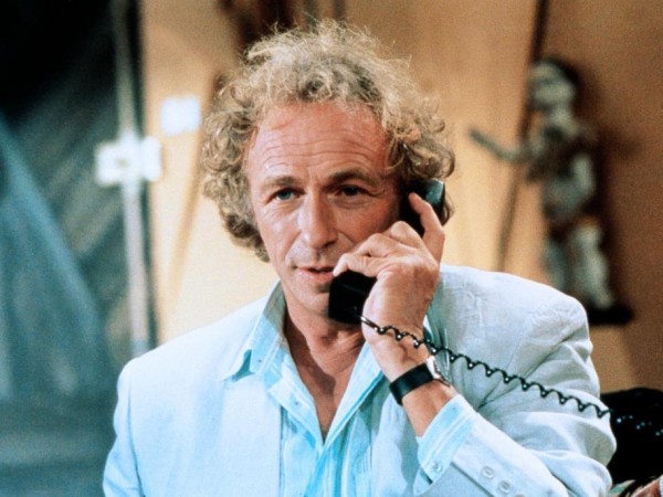 Налево от лифта