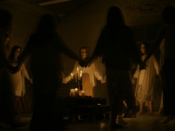 Мама: Возвращение из тьмы (2)