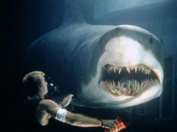 Глубокое синее море