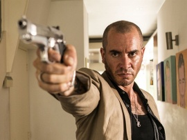 Не запачкав рук